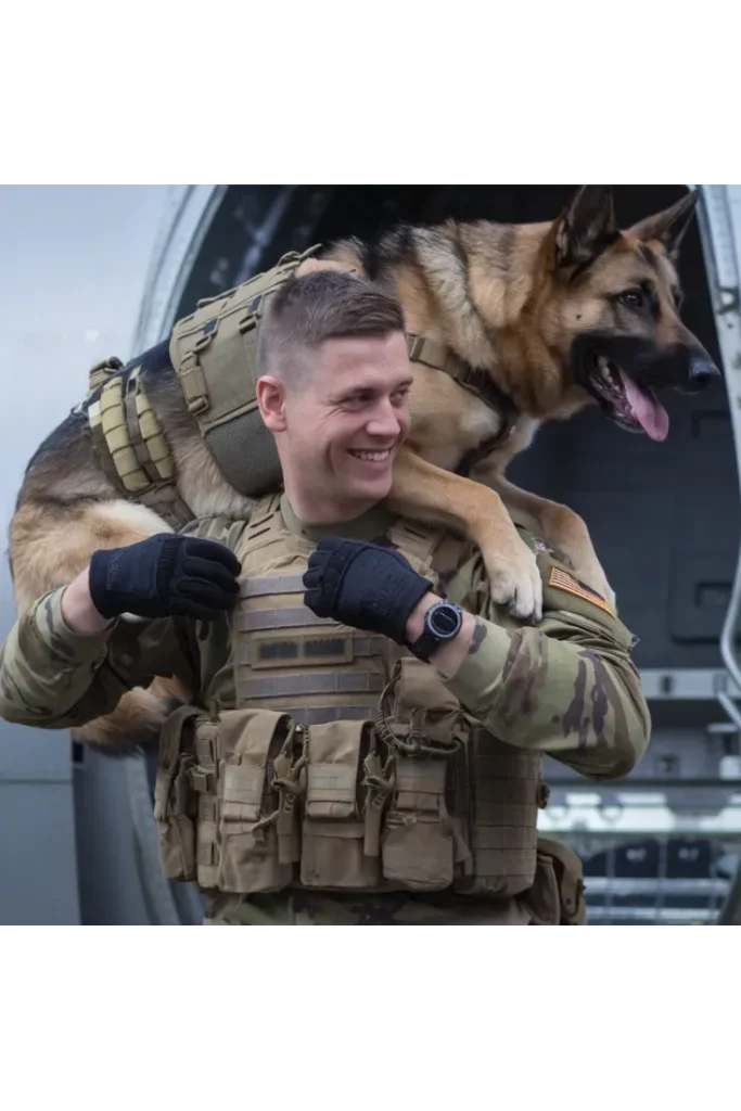 27+ Heartwarming Images of the Unbreakable Bond Between a Soldier and His Dog