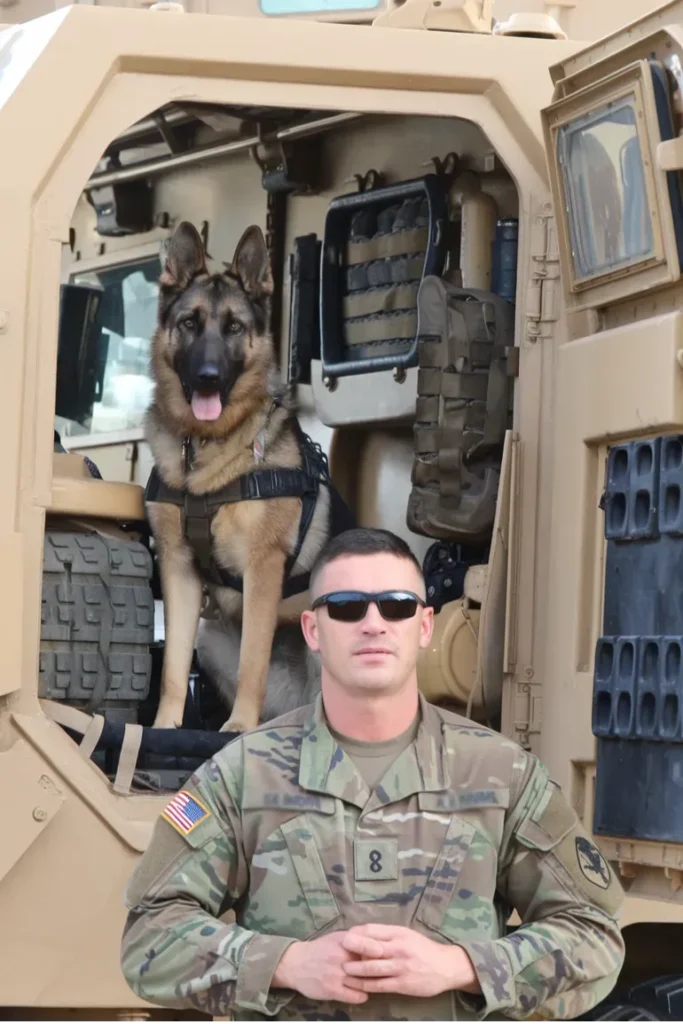 30+ Heartwarming Images of the Unbreakable Bond Between a Soldier and His Dog