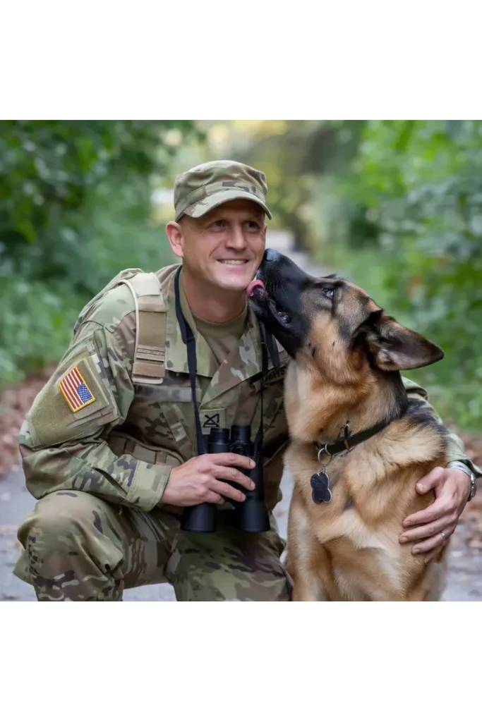 40+ Images of the Heartwarming Relationship Between a Soldier and His Dog